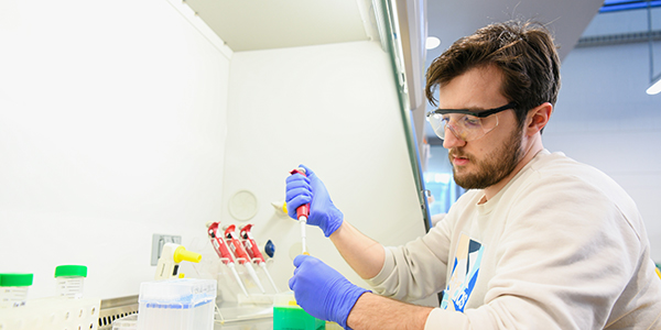 student working in chemistry lab